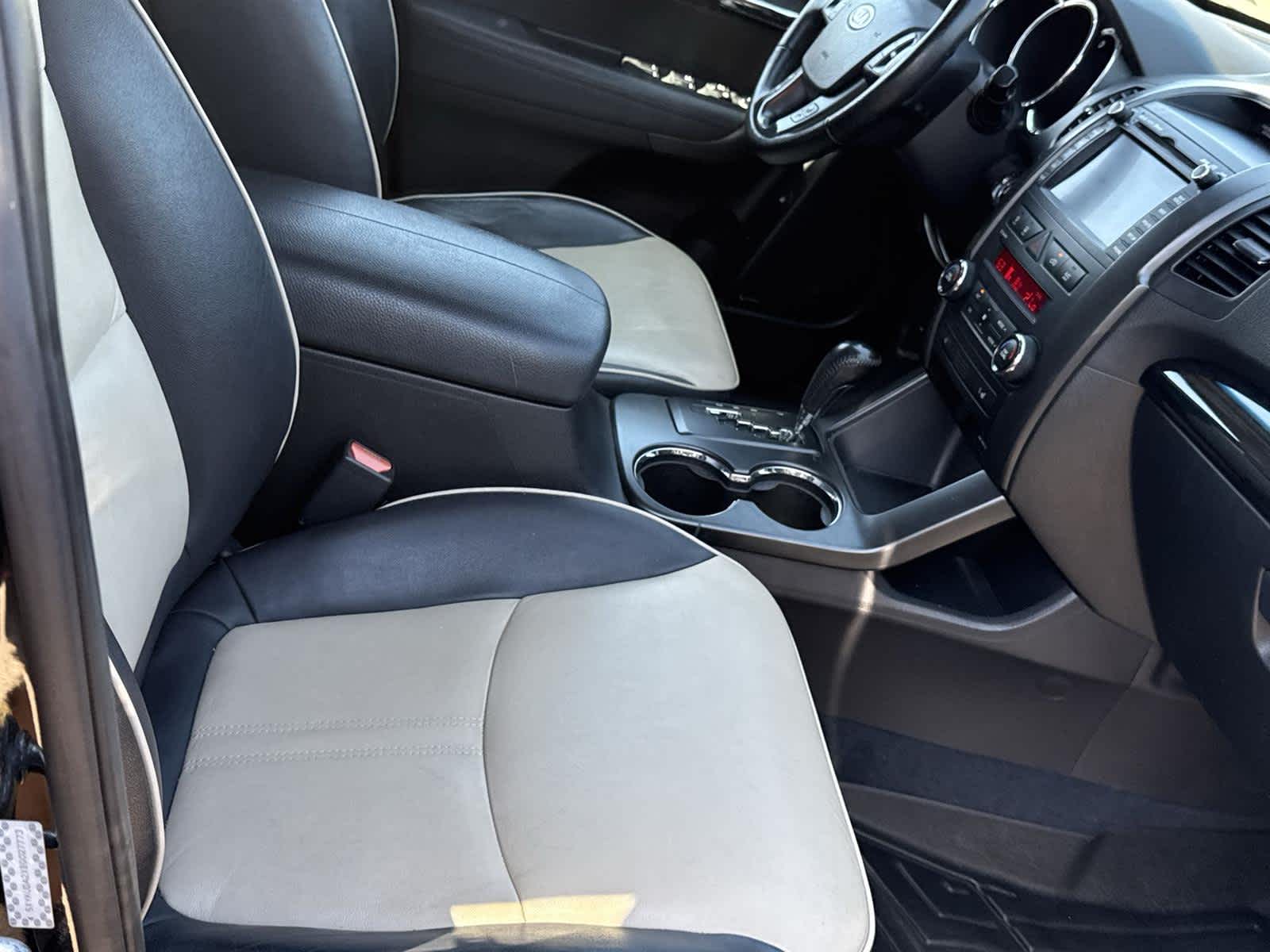 Thumbnail: 2011 Kia Sorento - 18