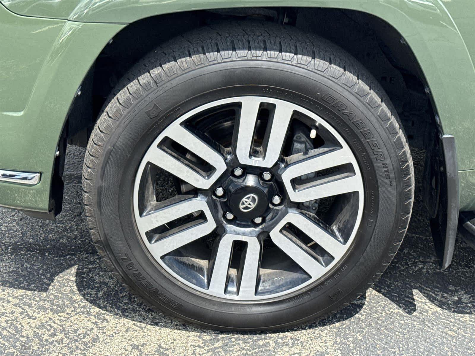 Thumbnail: 2022 Toyota 4Runner - 10