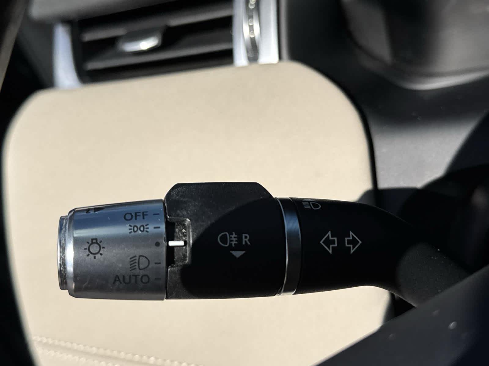 Thumbnail: 2022 Land Rover Discovery Sport - 22