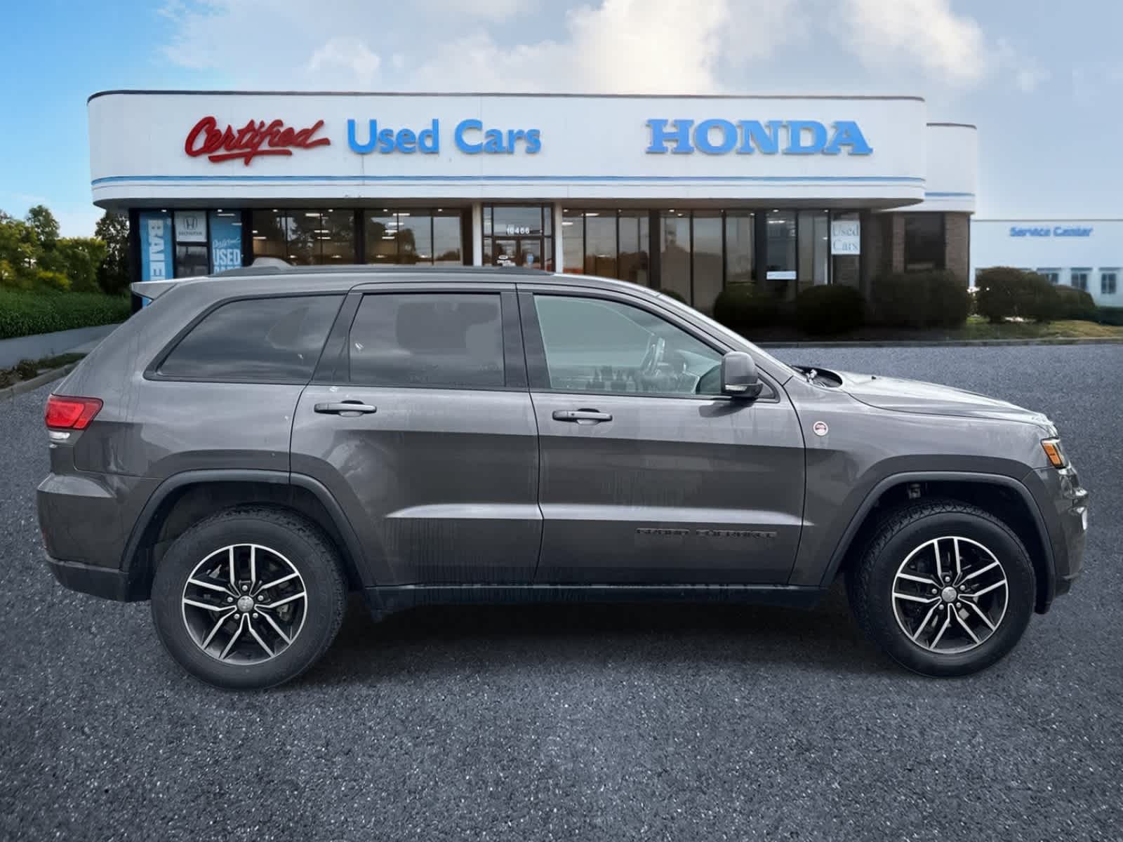 Thumbnail: 2018 Jeep Grand Cherokee - 6