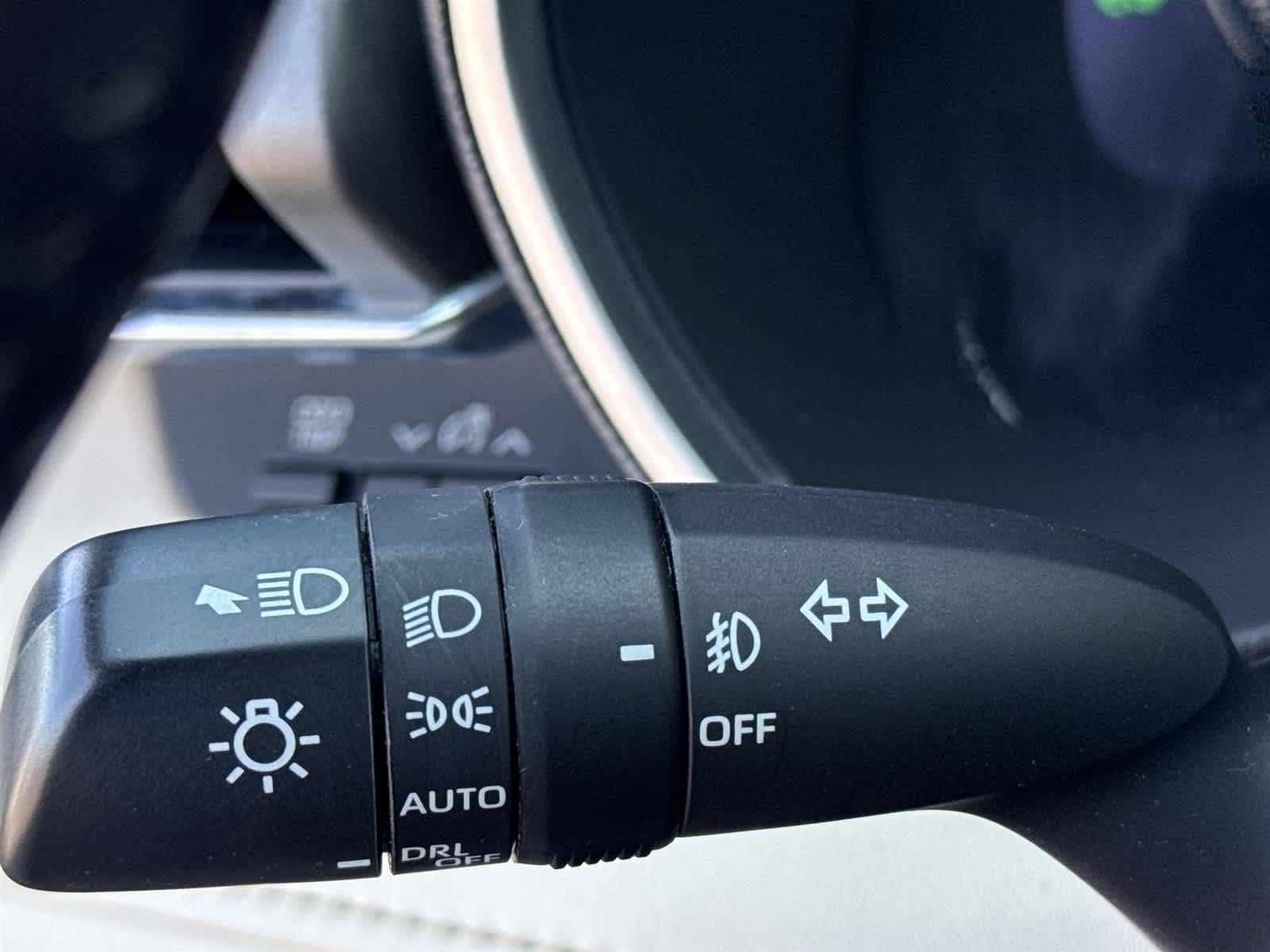 Thumbnail: 2023 Toyota Highlander - 22