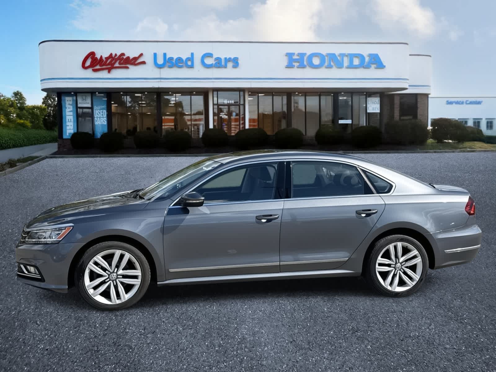 Thumbnail: 2017 Volkswagen Passat - 2