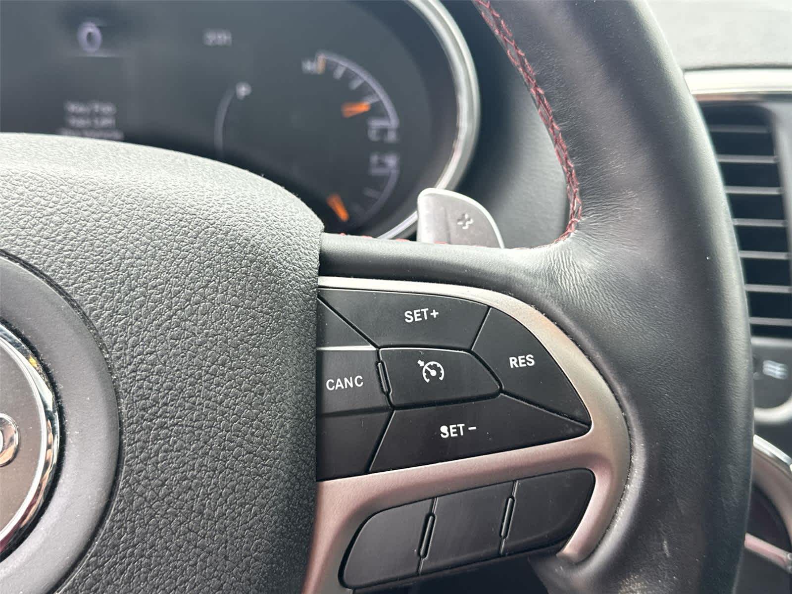 Thumbnail: 2018 Jeep Grand Cherokee - 21