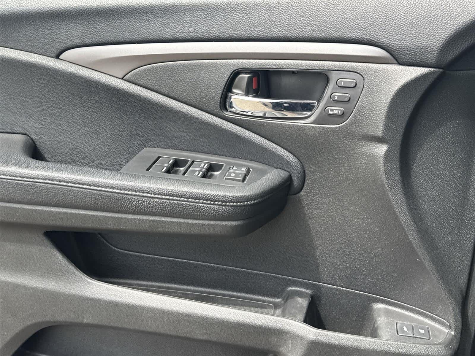 Thumbnail: 2020 Honda Pilot - 32