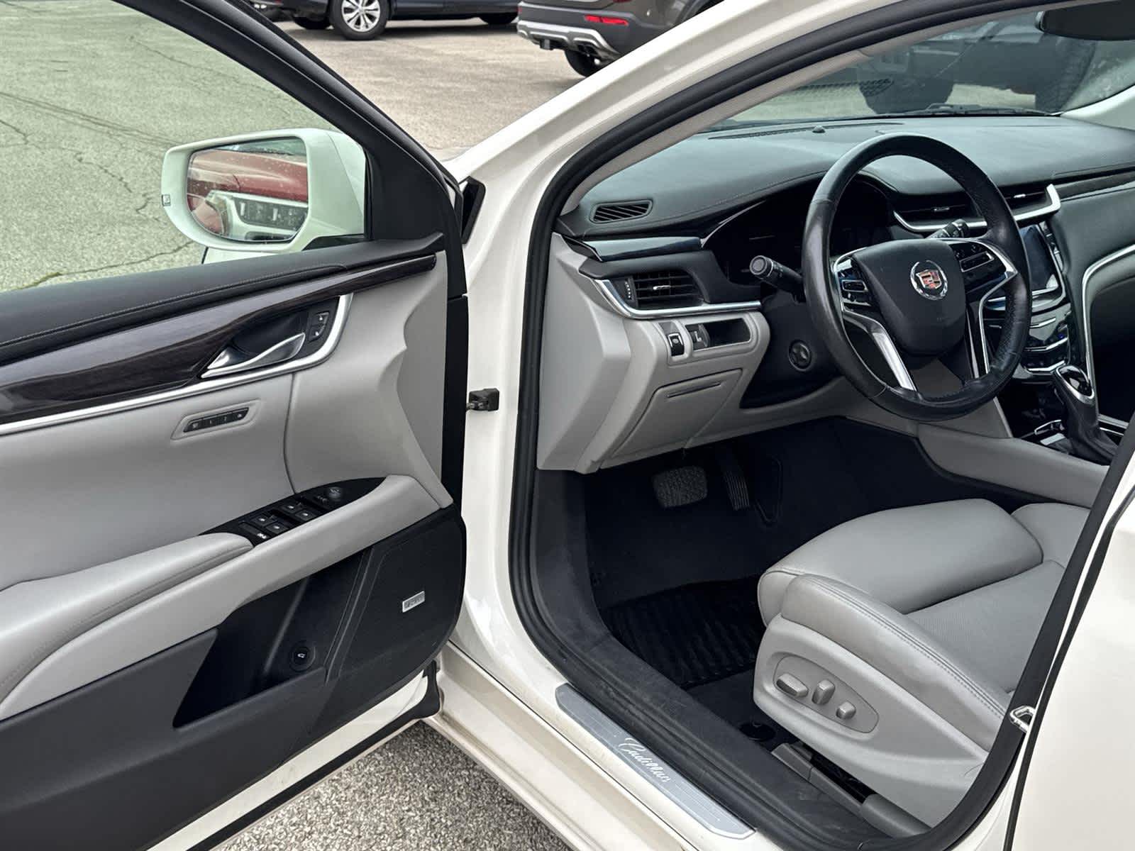 2014 Cadillac XTS Luxury 2