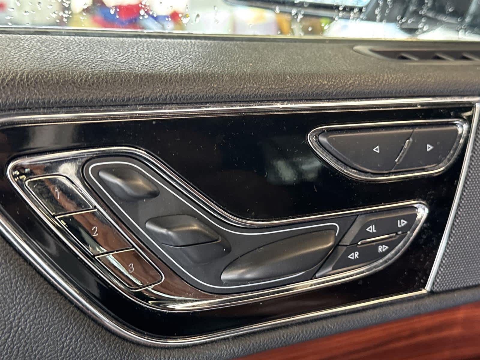 Thumbnail: 2019 Lincoln Navigator - 12