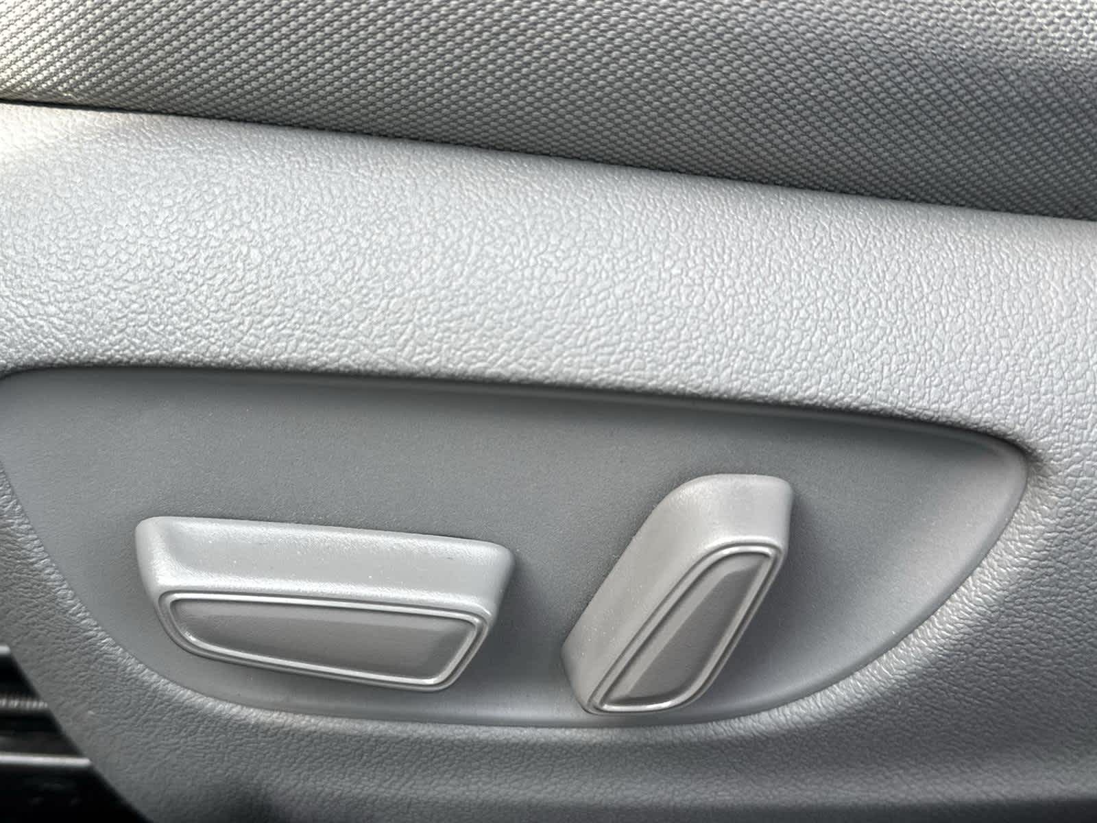 Thumbnail: 2022 Toyota Highlander - 12