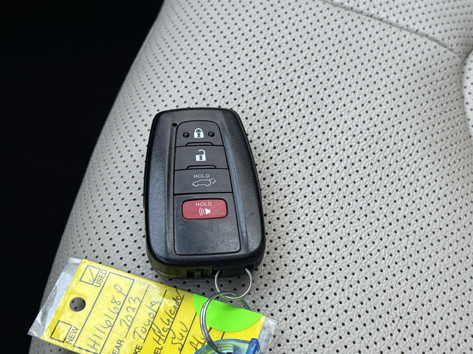 Thumbnail: 2023 Toyota Highlander - 31