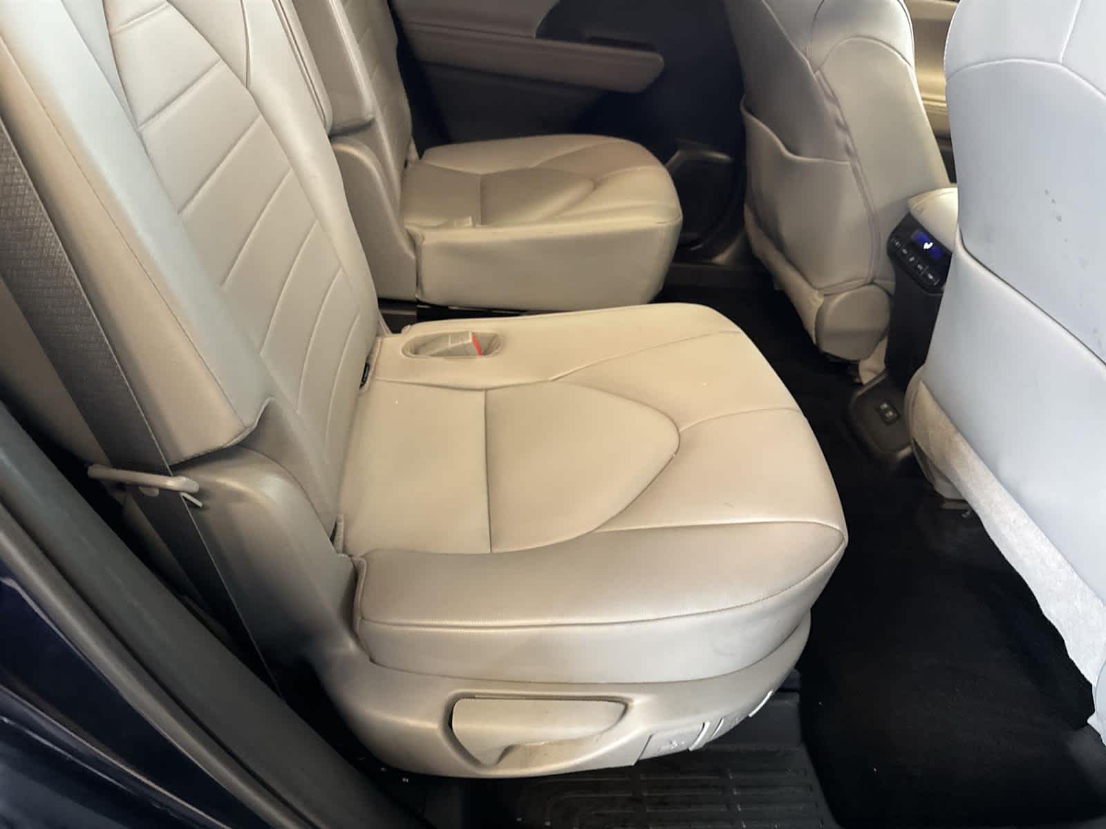 Thumbnail: 2020 Toyota Highlander - 16