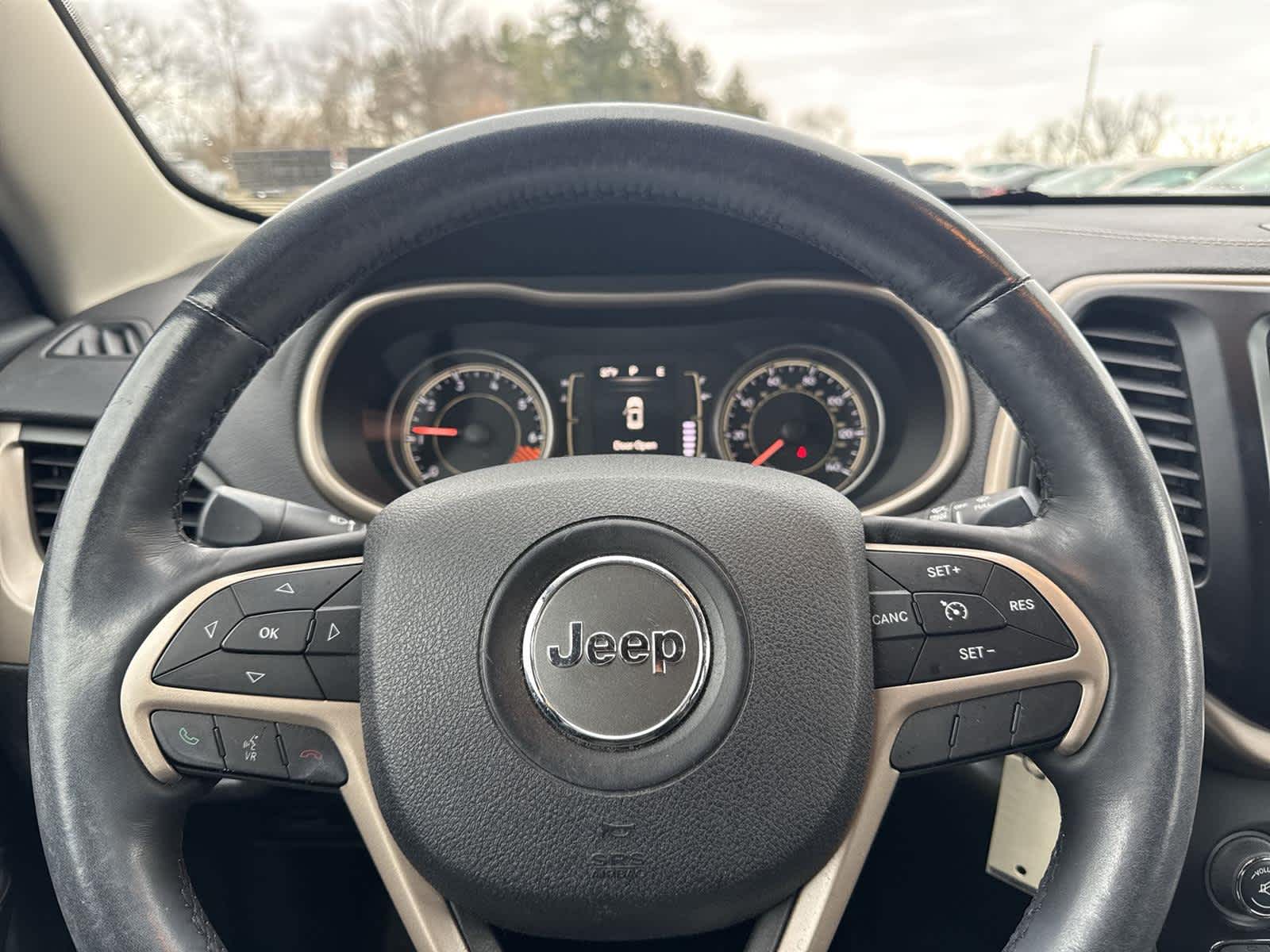 Thumbnail: 2014 Jeep Cherokee - 17