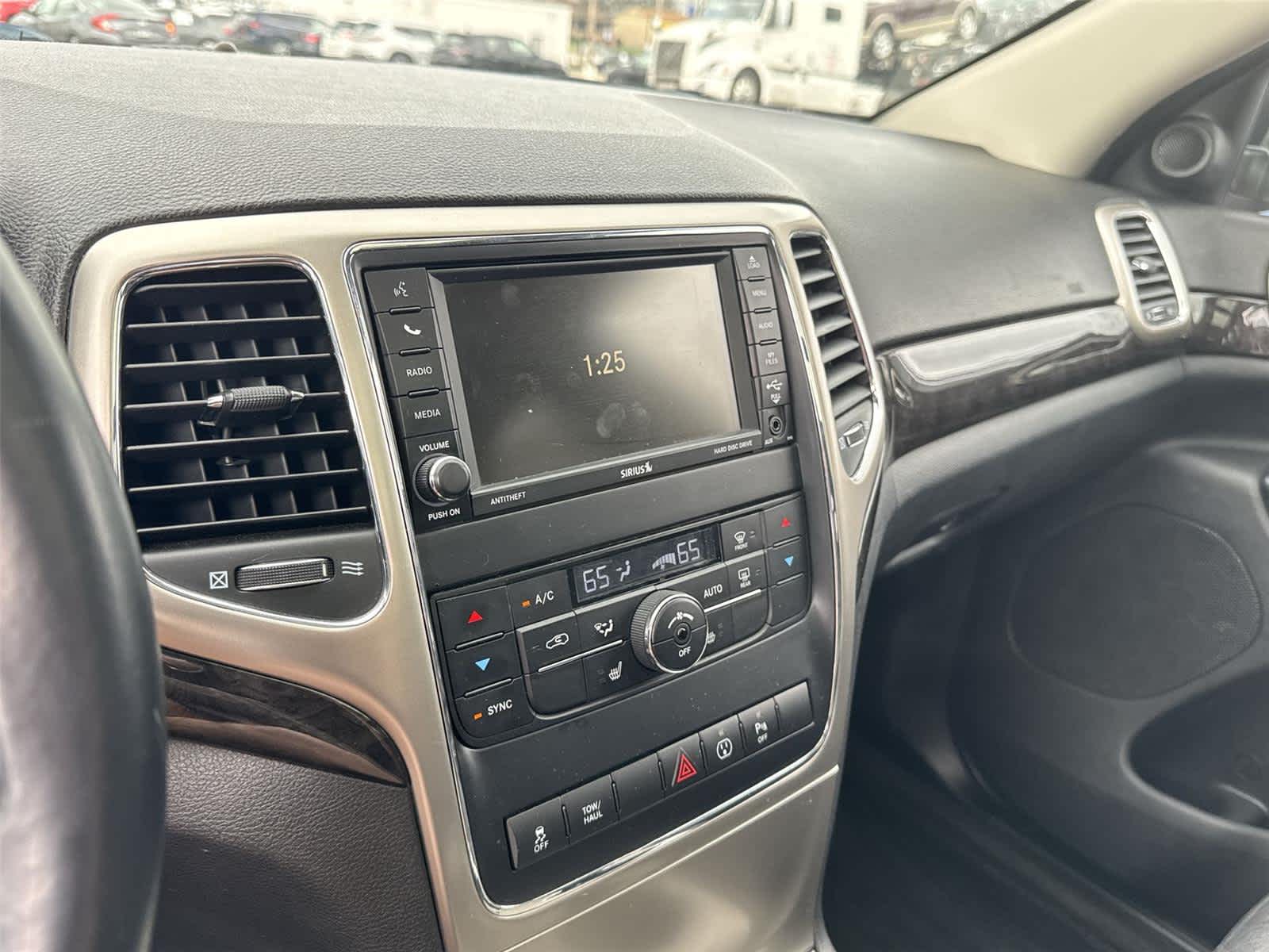 Thumbnail: 2013 Jeep Grand Cherokee - 24