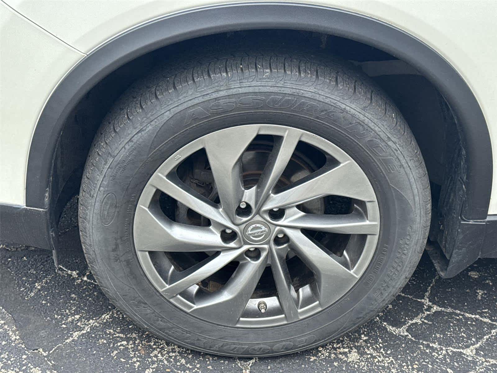 Thumbnail: 2015 Nissan Rogue - 12