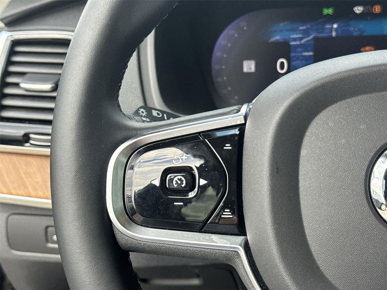 Thumbnail: 2023 Volvo XC90 - 18