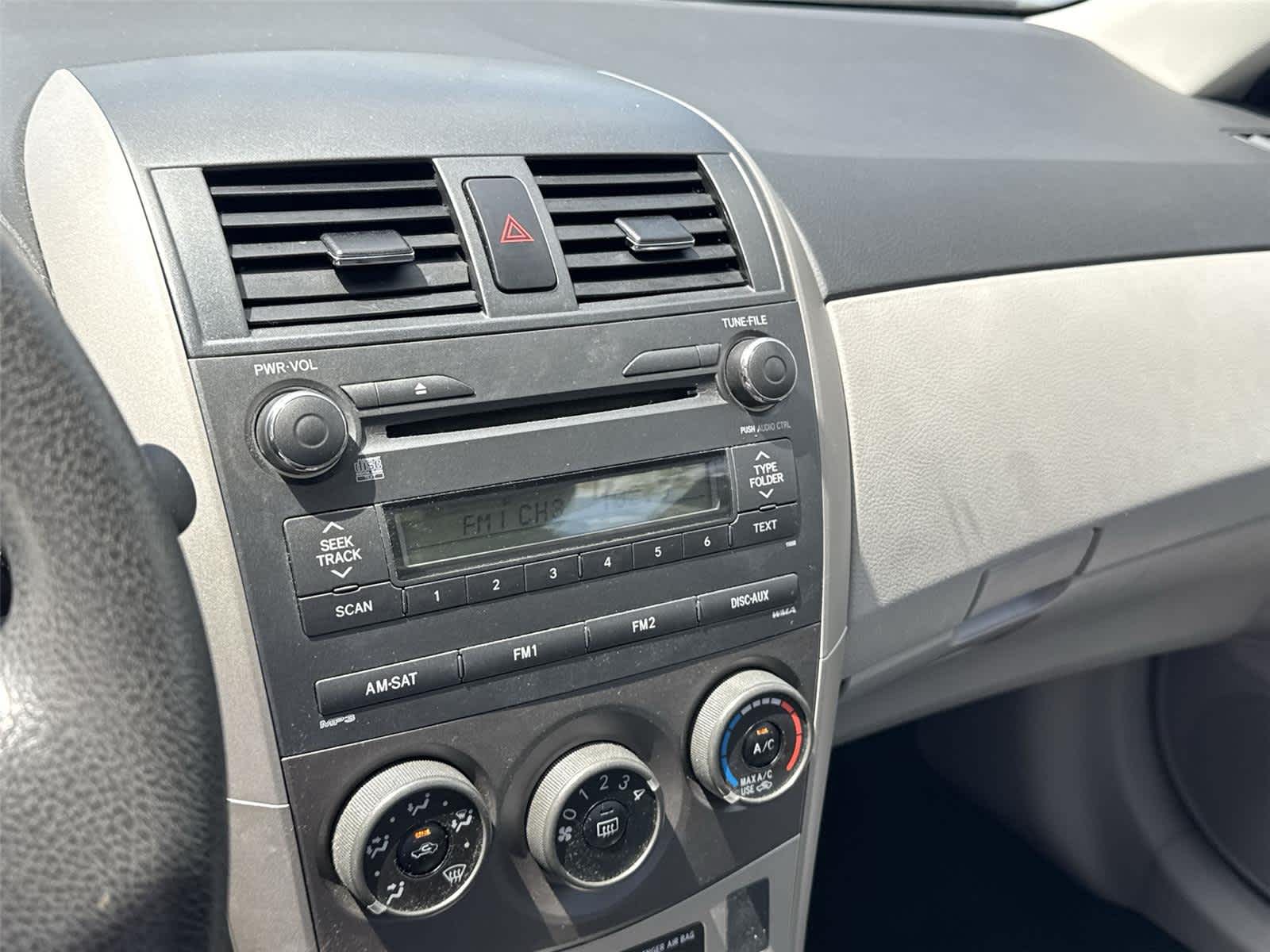 Thumbnail: 2011 Toyota Corolla - 21