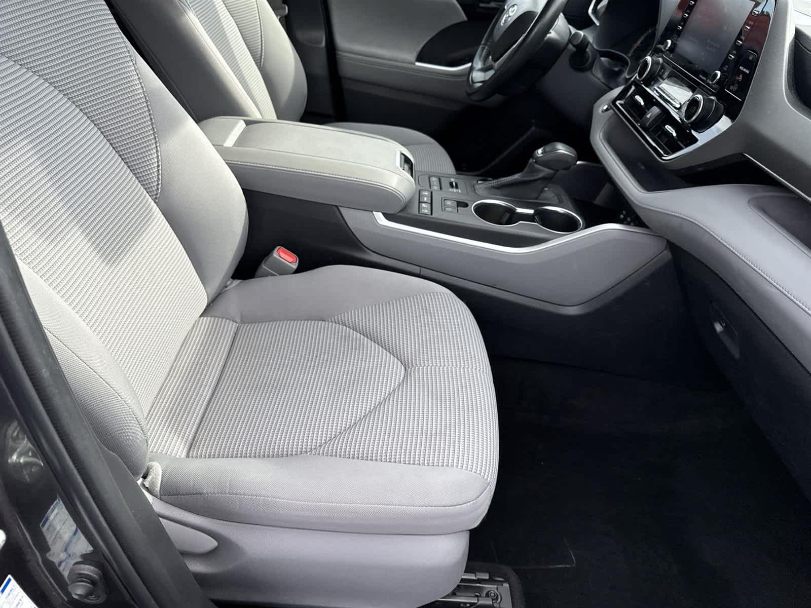 Thumbnail: 2022 Toyota Highlander - 16