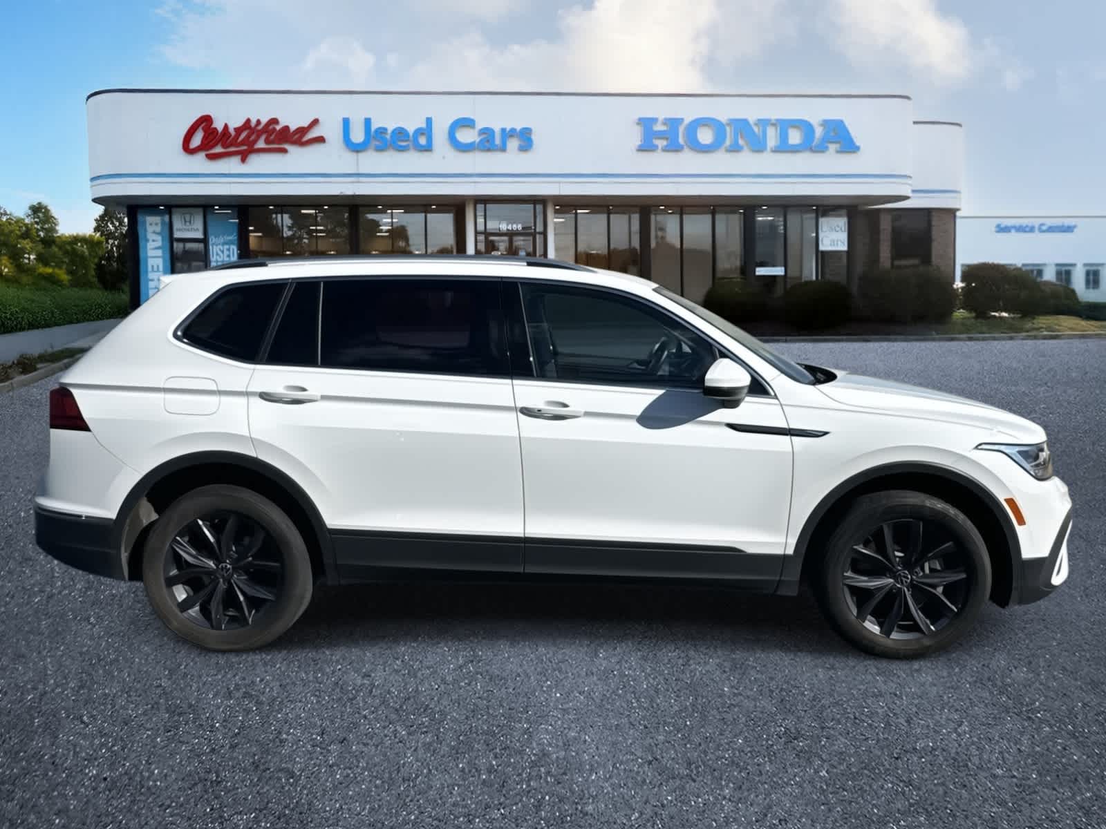 Thumbnail: 2022 Volkswagen Tiguan - 6