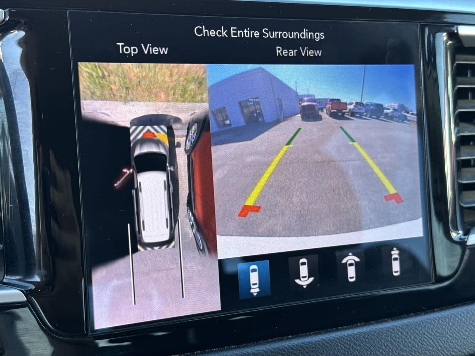 Thumbnail: 2018 Chrysler Pacifica - 23