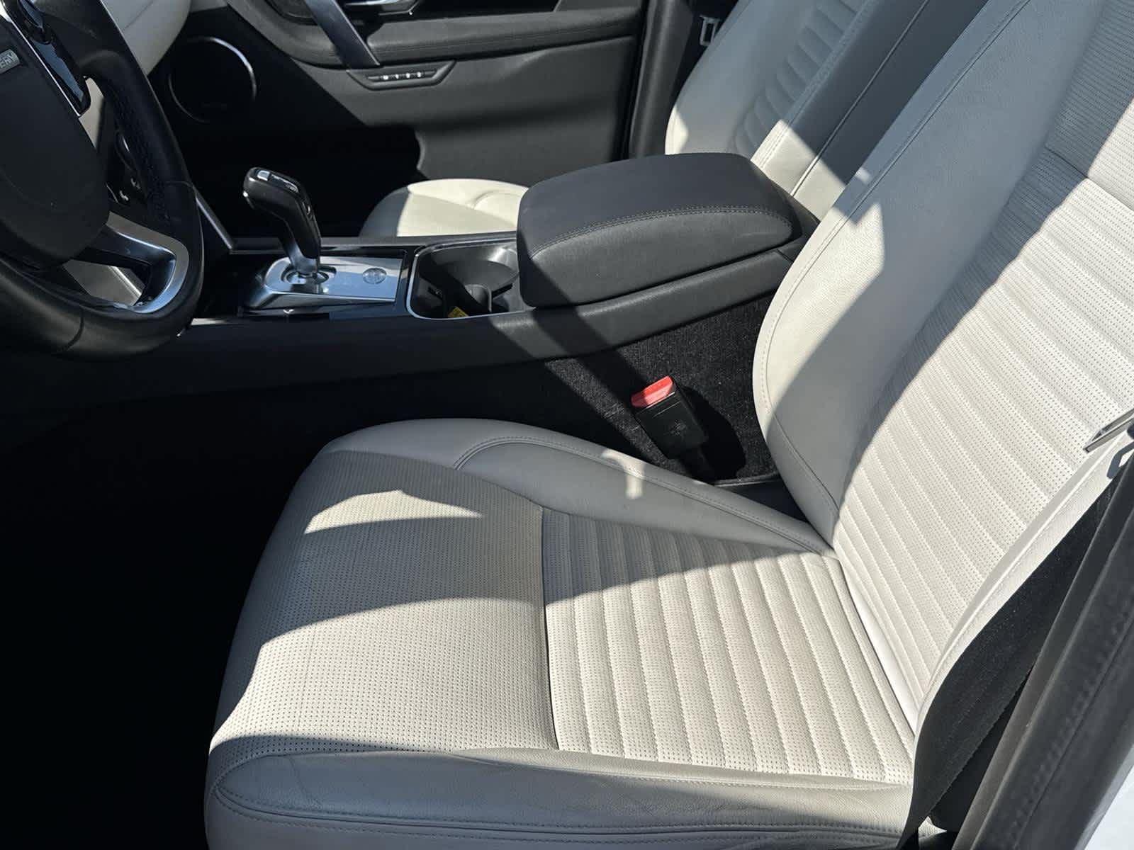 Thumbnail: 2020 Land Rover Discovery Sport - 12