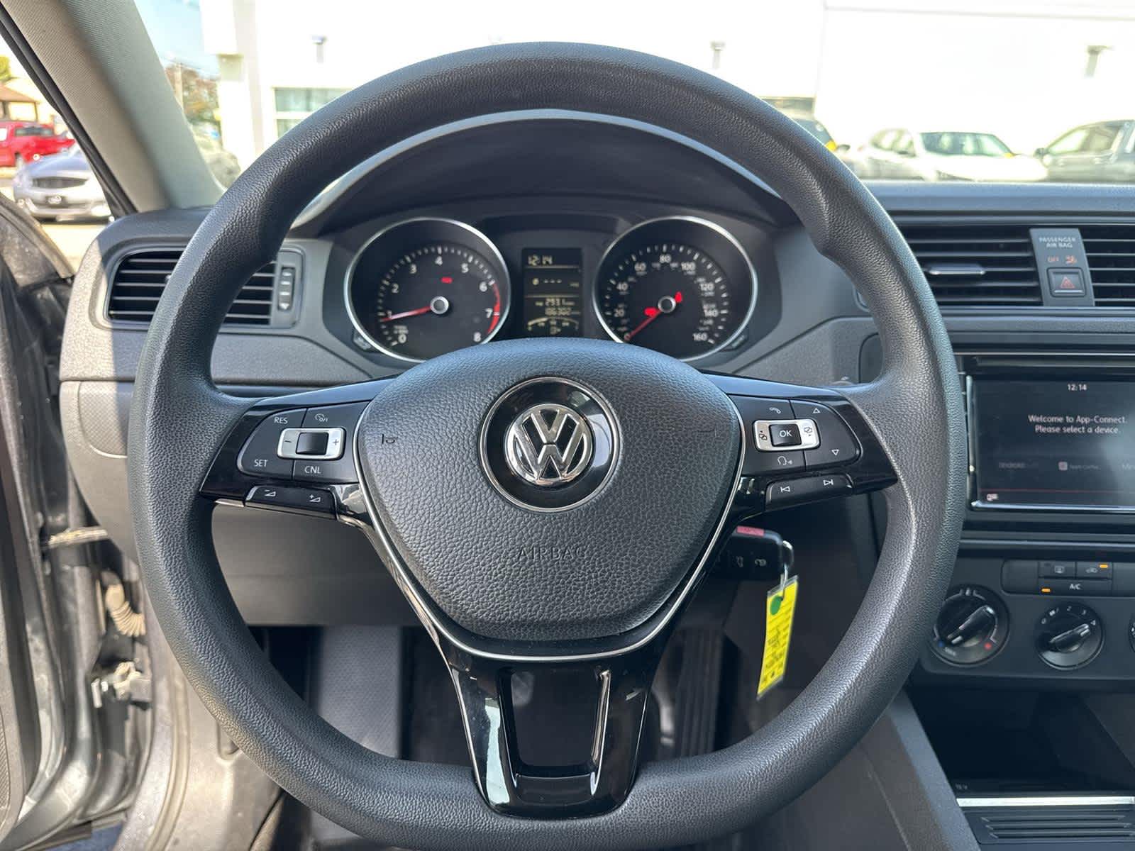 Thumbnail: 2016 Volkswagen Jetta - 18