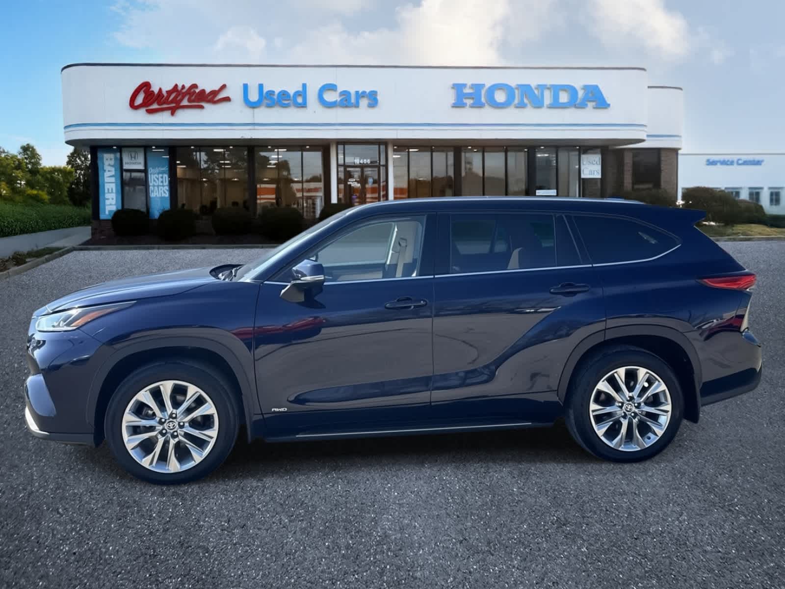 Thumbnail: 2023 Toyota Highlander - 2