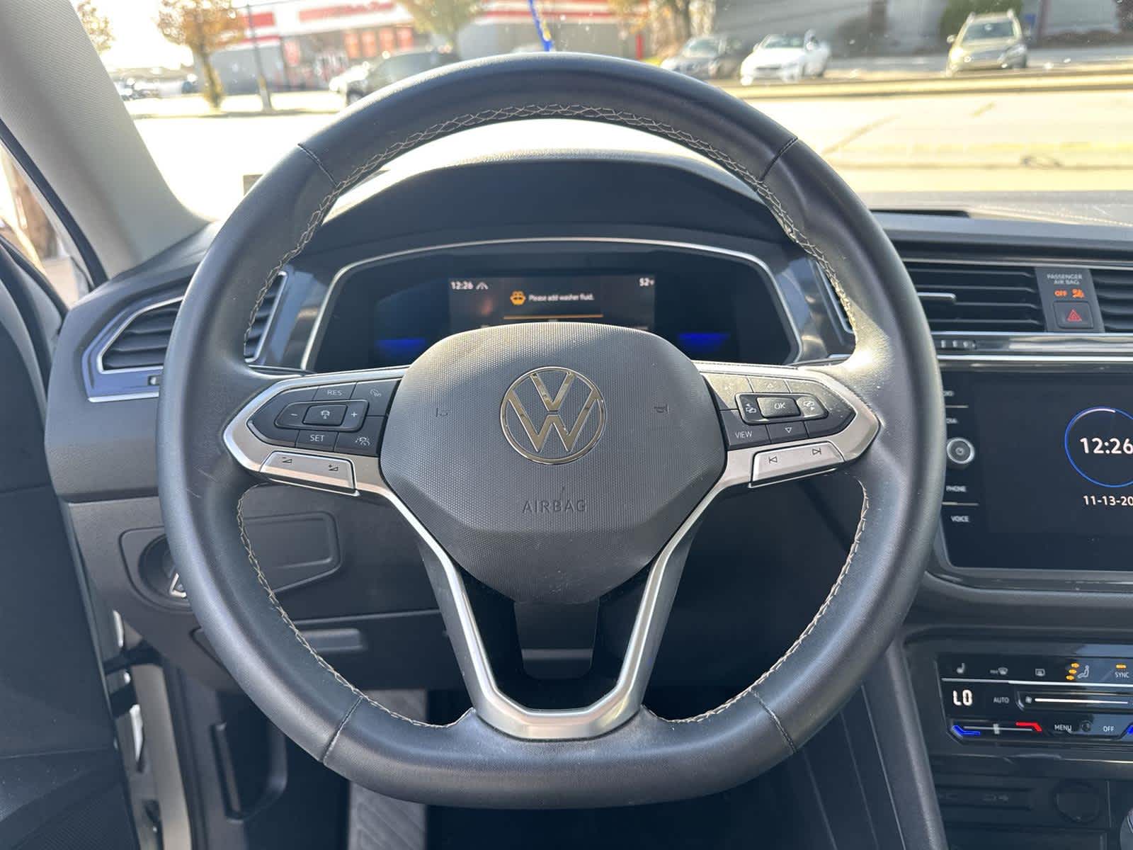 Thumbnail: 2022 Volkswagen Tiguan - 18