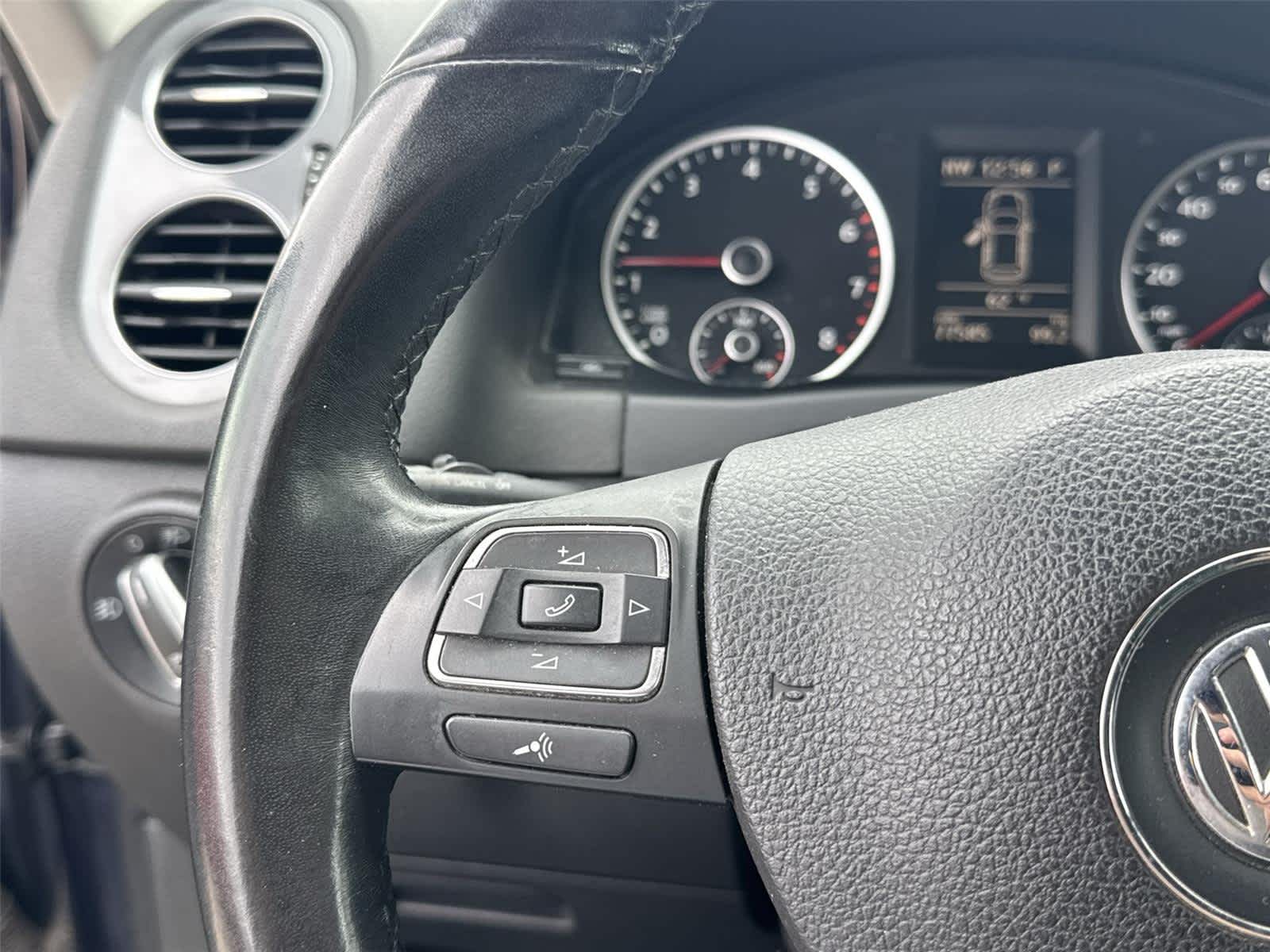 Thumbnail: 2012 Volkswagen Tiguan - 19