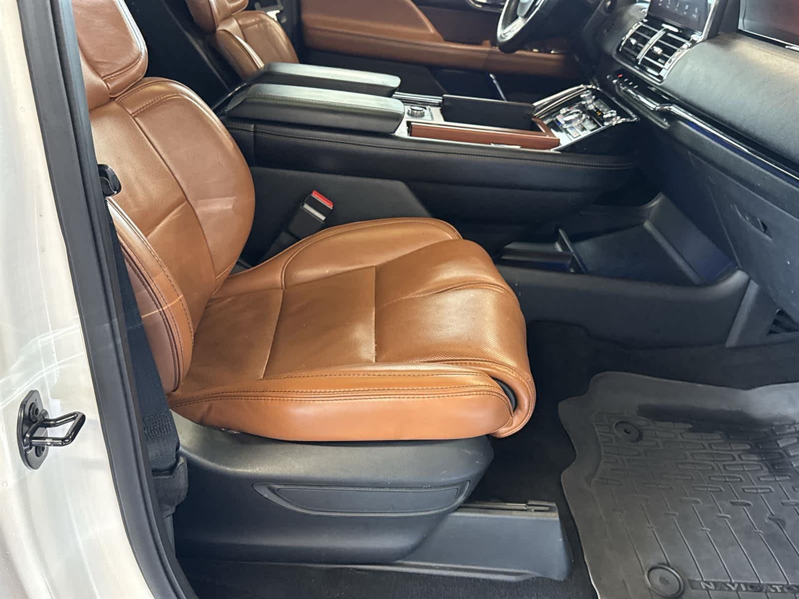Thumbnail: 2019 Lincoln Navigator - 18