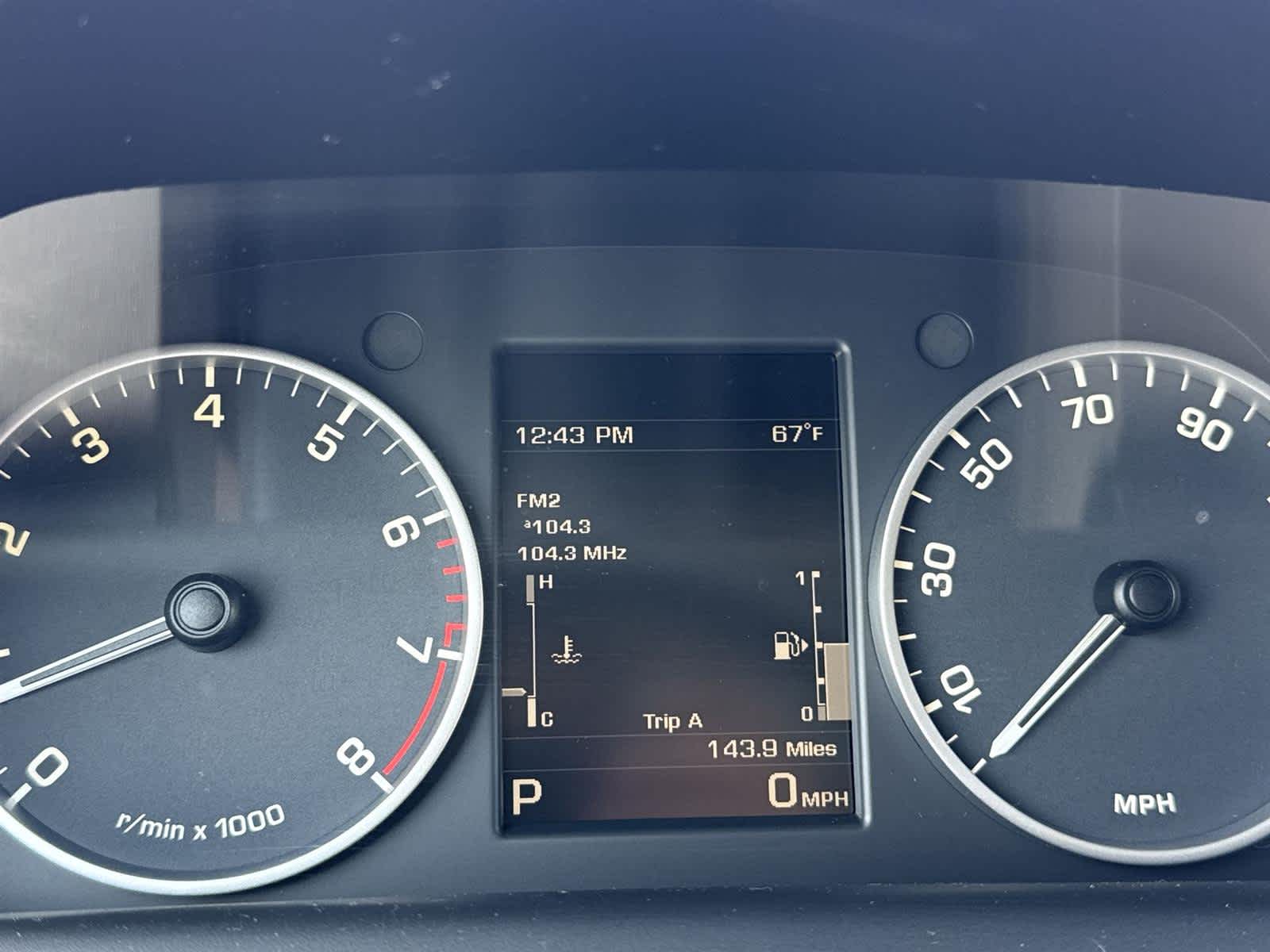 Thumbnail: 2015 Land Rover LR4 - 30