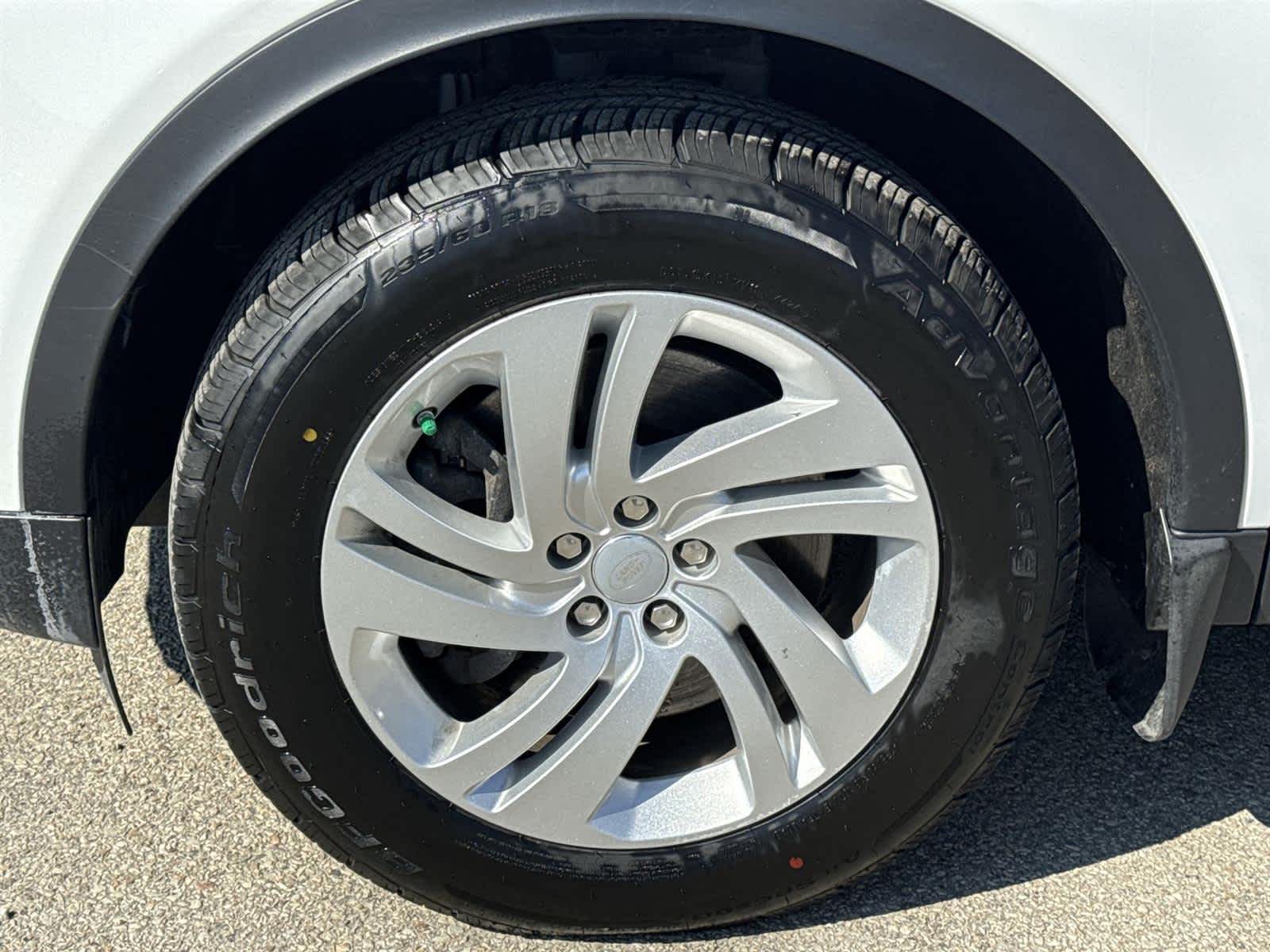 Thumbnail: 2020 Land Rover Discovery Sport - 11