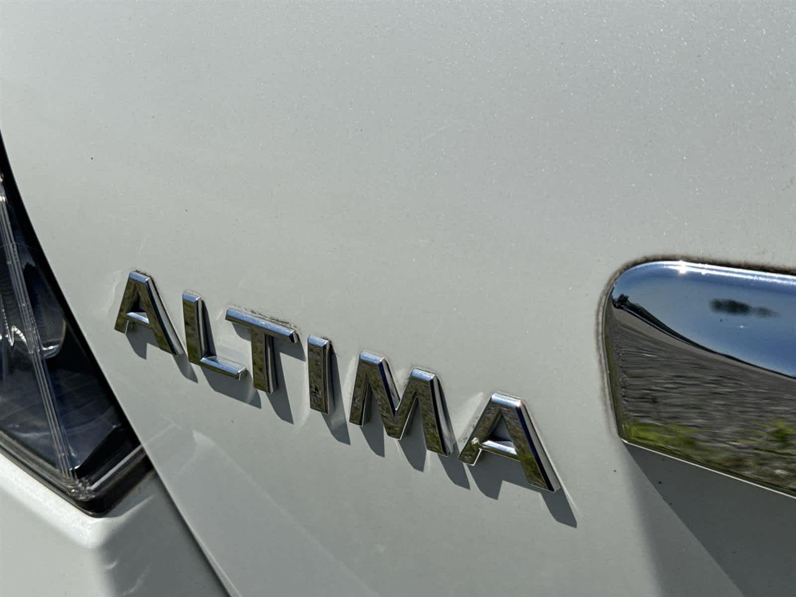 Thumbnail: 2012 Nissan Altima - 12
