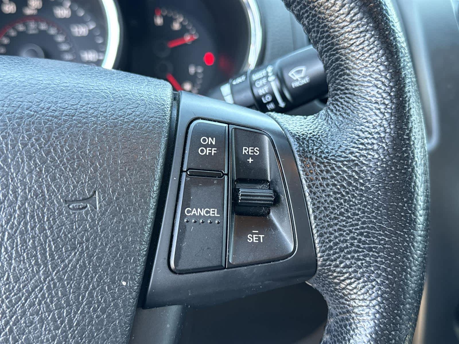 Thumbnail: 2011 Kia Sorento - 21