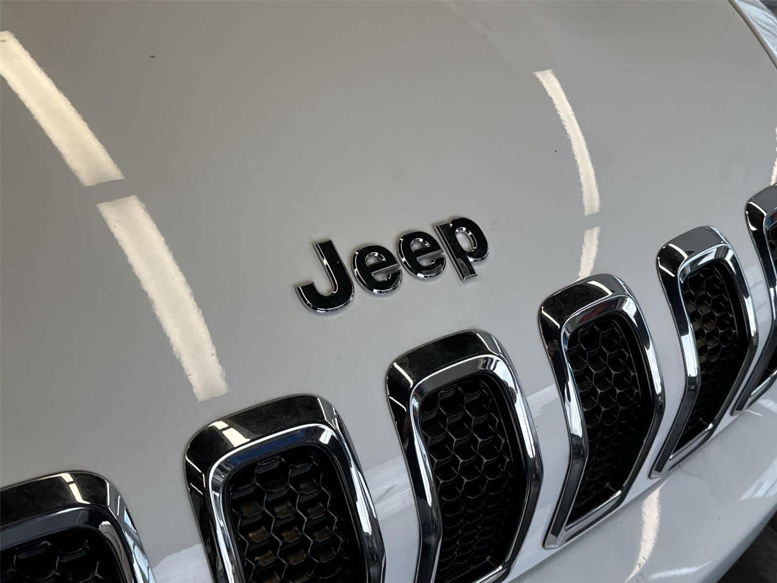 Thumbnail: 2018 Jeep Cherokee - 10