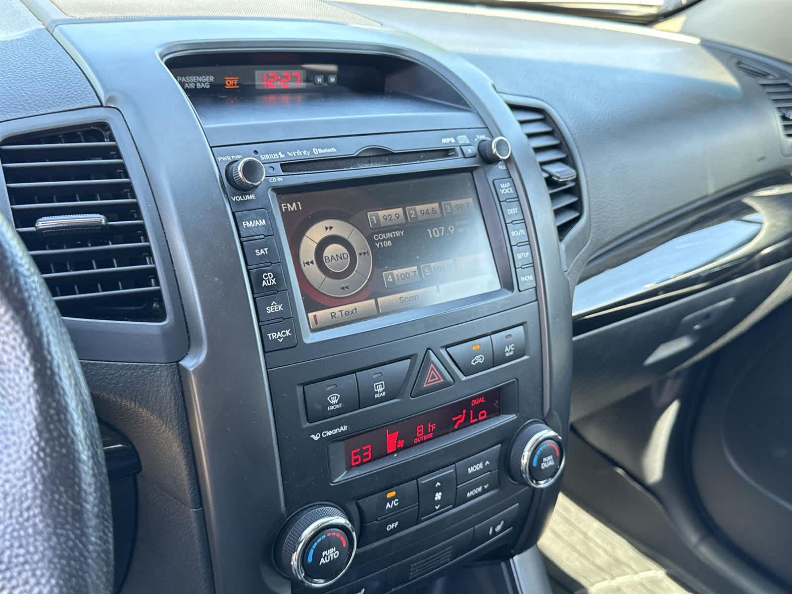 Thumbnail: 2011 Kia Sorento - 24