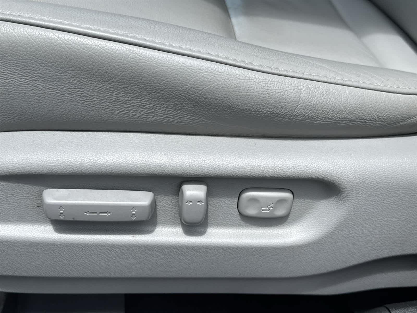 Thumbnail: 2017 Honda Pilot - 13