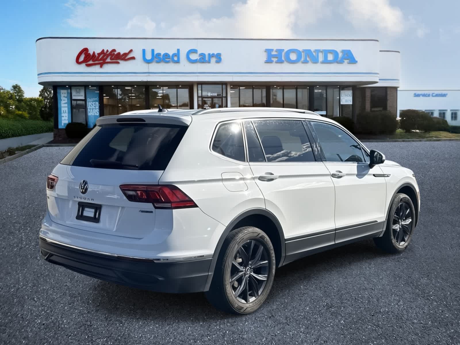 Thumbnail: 2022 Volkswagen Tiguan - 5