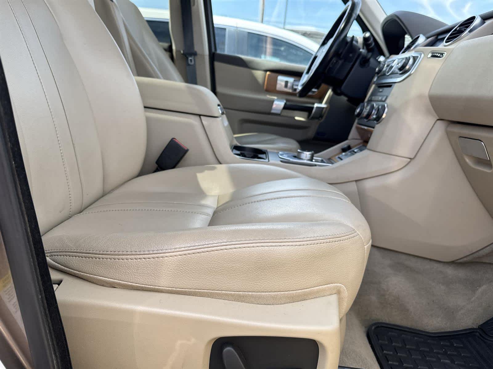 Thumbnail: 2015 Land Rover LR4 - 17