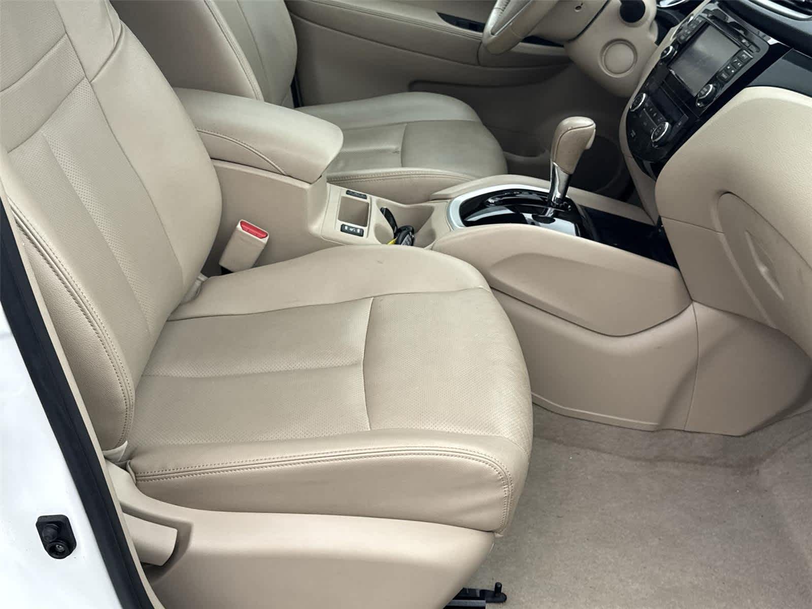 Thumbnail: 2015 Nissan Rogue - 17