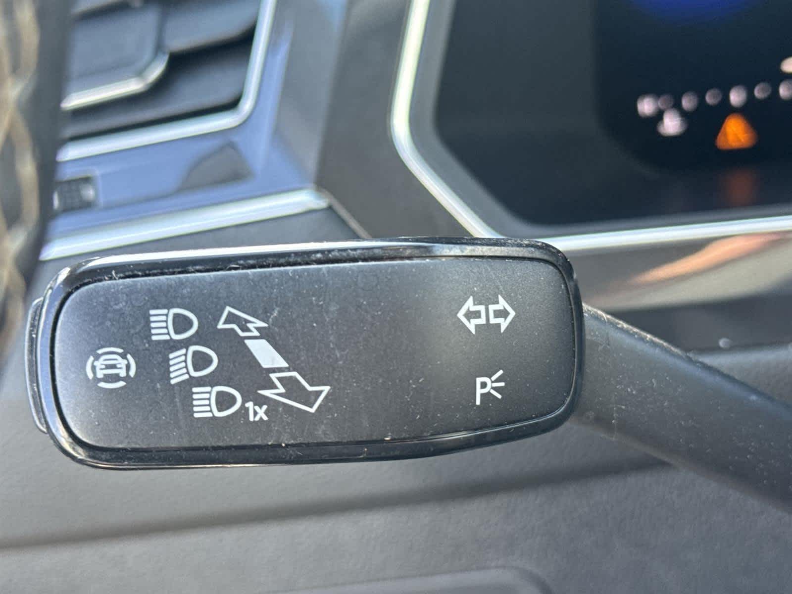 Thumbnail: 2022 Volkswagen Tiguan - 22