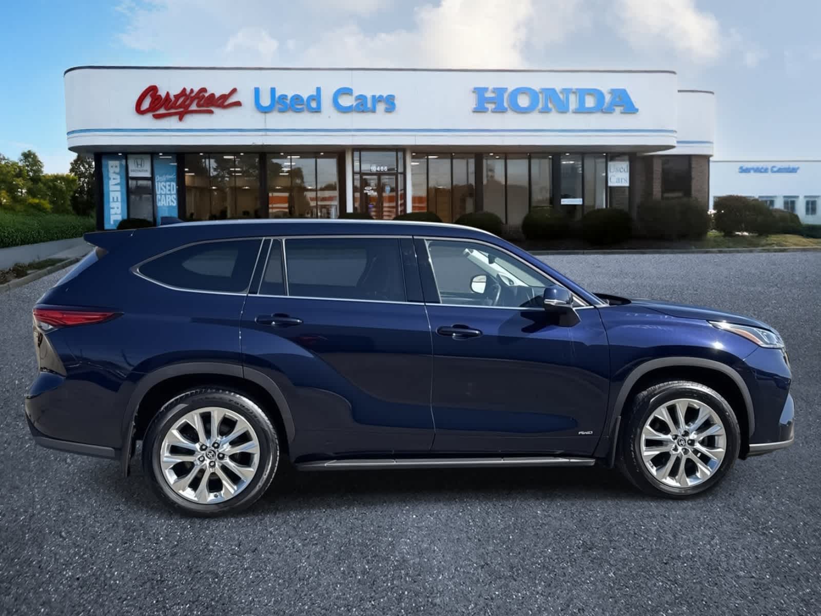 Thumbnail: 2023 Toyota Highlander - 6