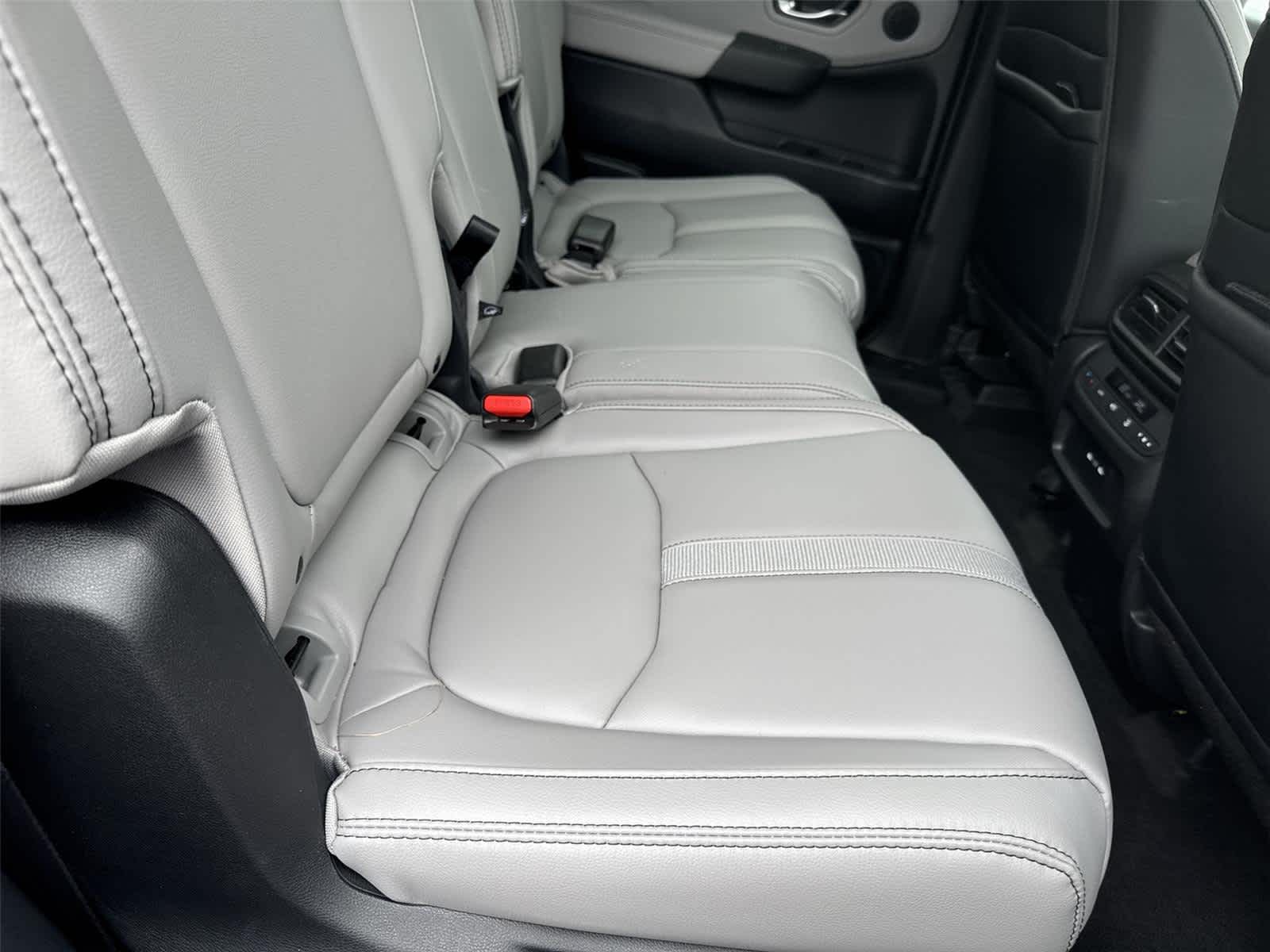 Thumbnail: 2025 Honda Pilot - 16