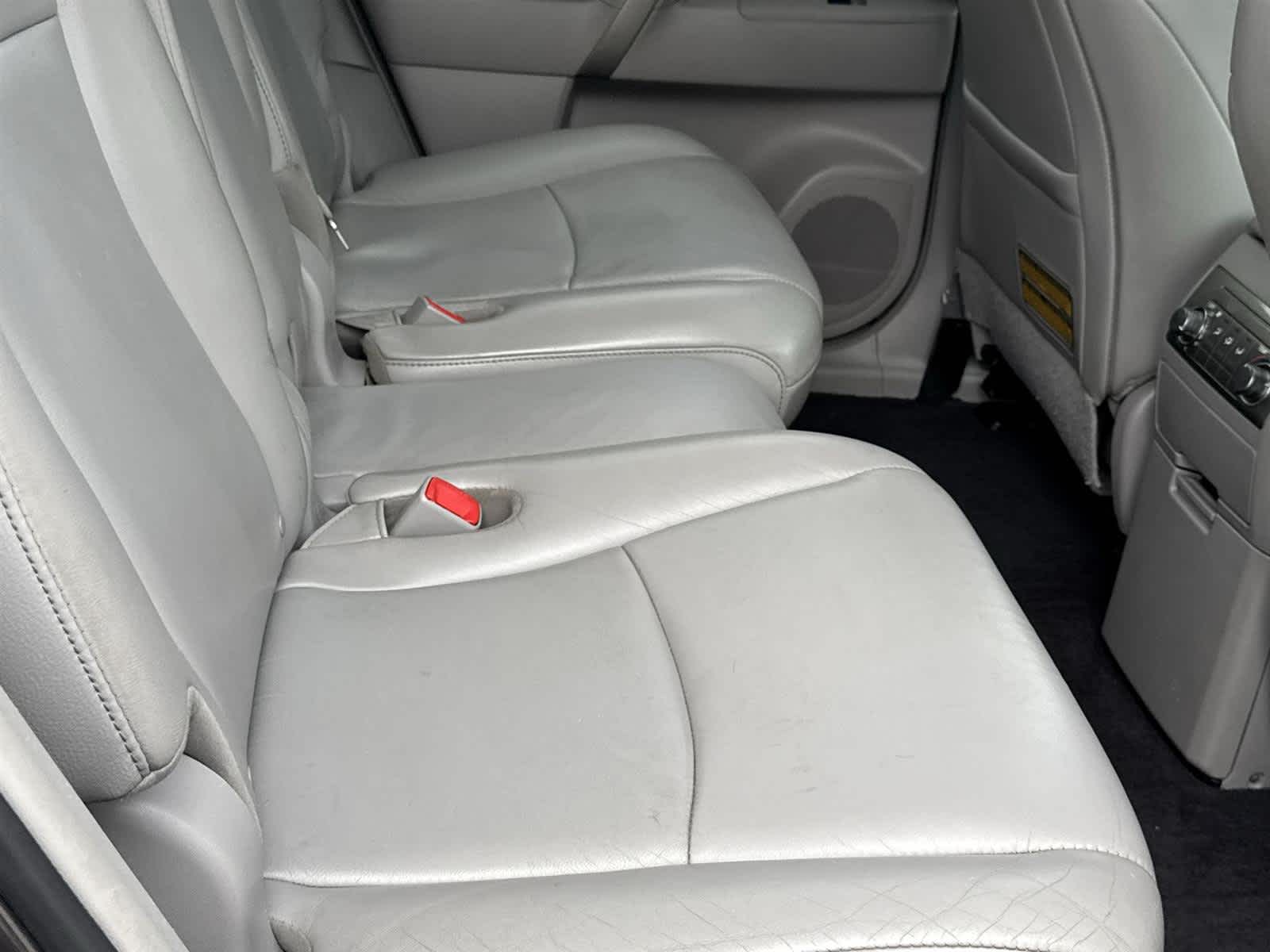 Thumbnail: 2012 Toyota Highlander - 17