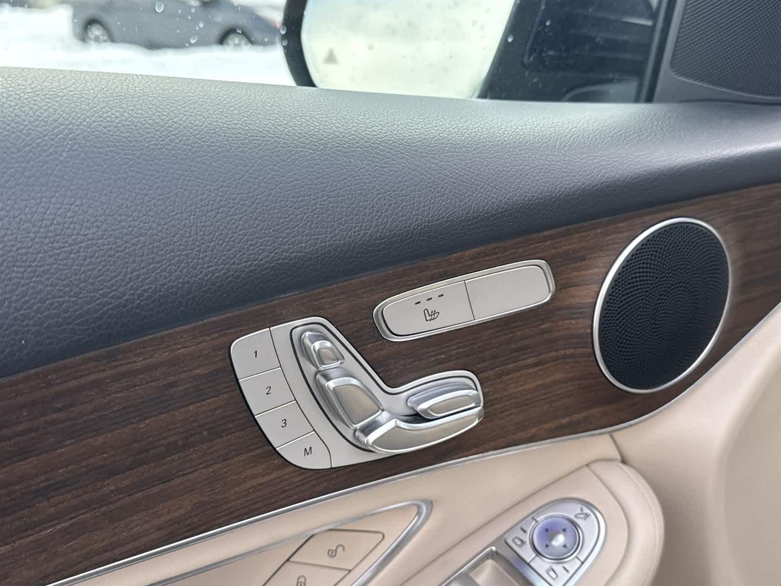 Thumbnail: 2022 Mercedes-Benz GLC - 14