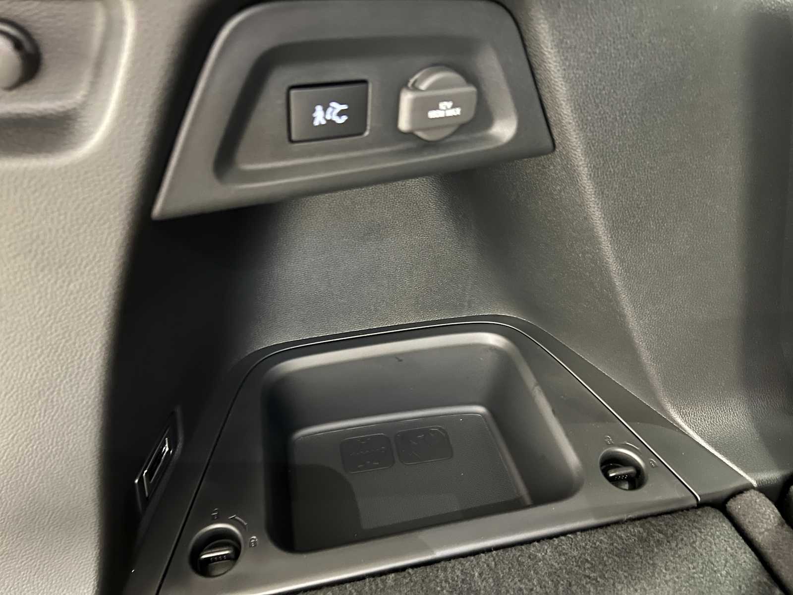 2025 Honda Pilot Touring 38