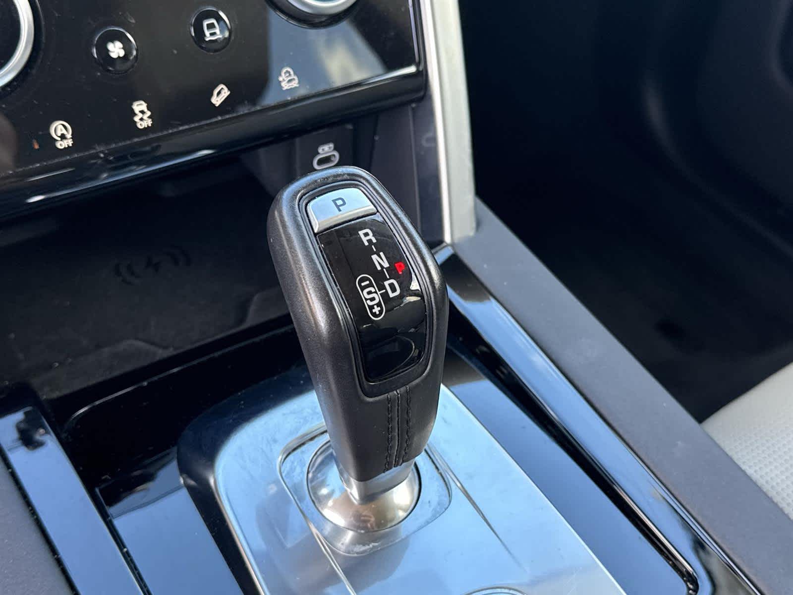 Thumbnail: 2022 Land Rover Discovery Sport - 26