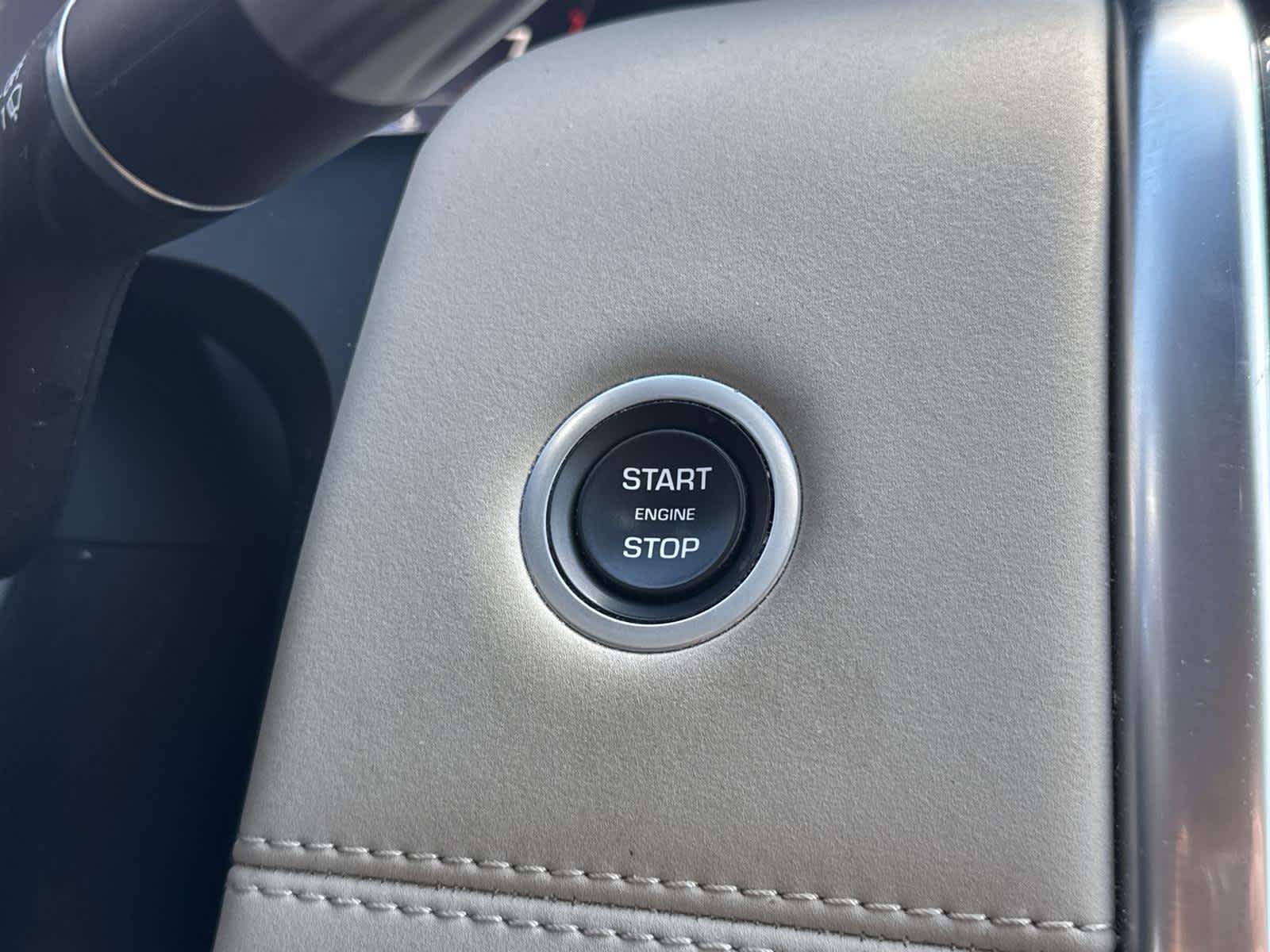 Thumbnail: 2022 Land Rover Discovery Sport - 32