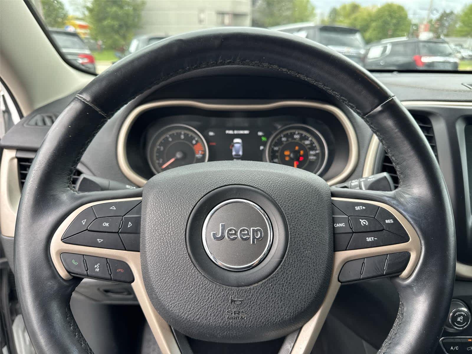 Thumbnail: 2018 Jeep Cherokee - 18