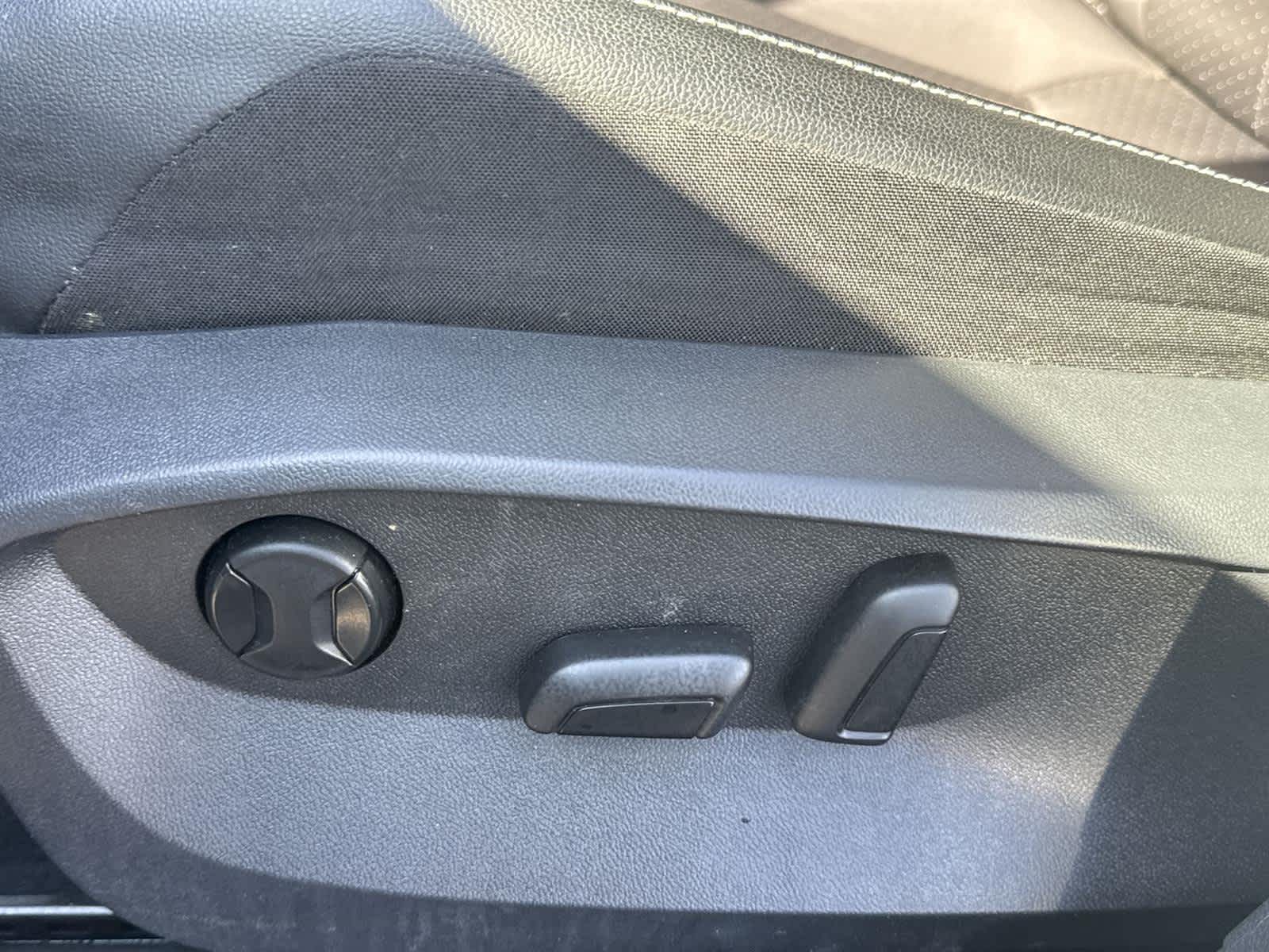 Thumbnail: 2022 Volkswagen Tiguan - 13