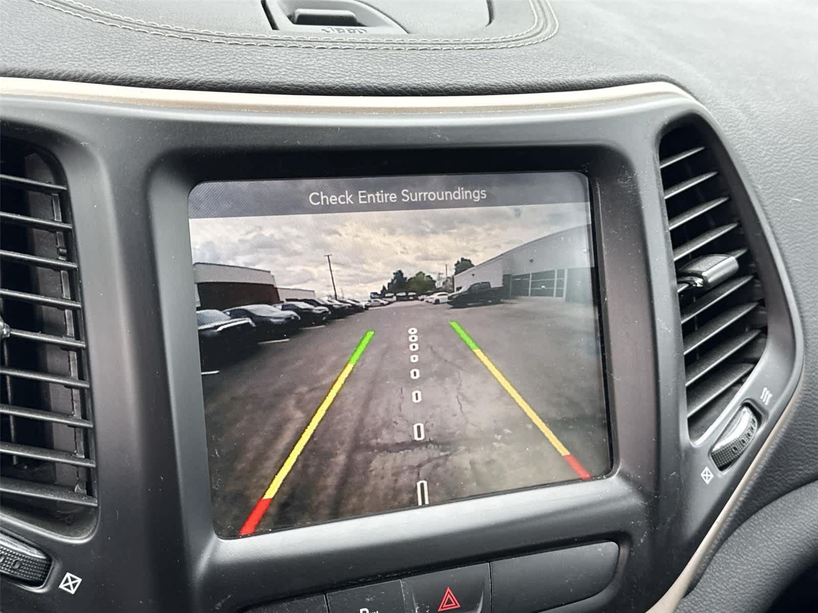 Thumbnail: 2018 Jeep Cherokee - 24