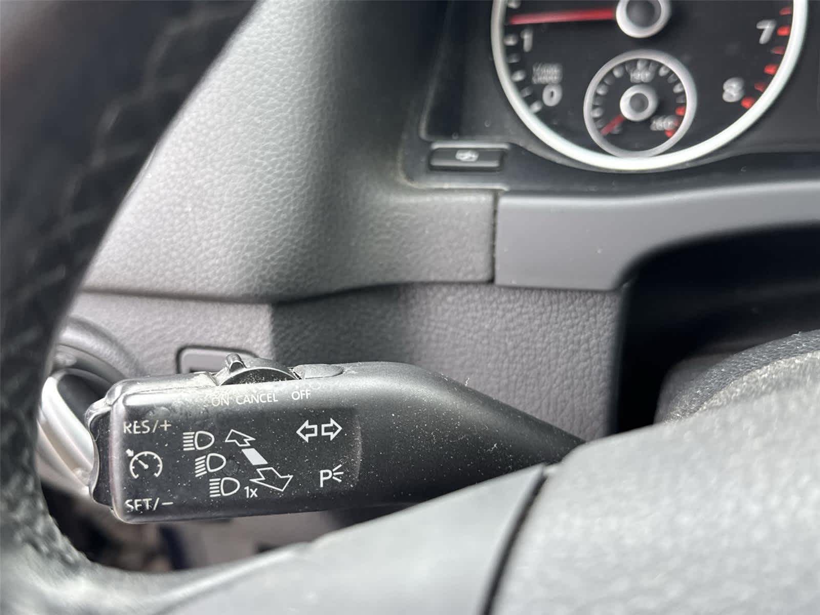 Thumbnail: 2012 Volkswagen Tiguan - 22