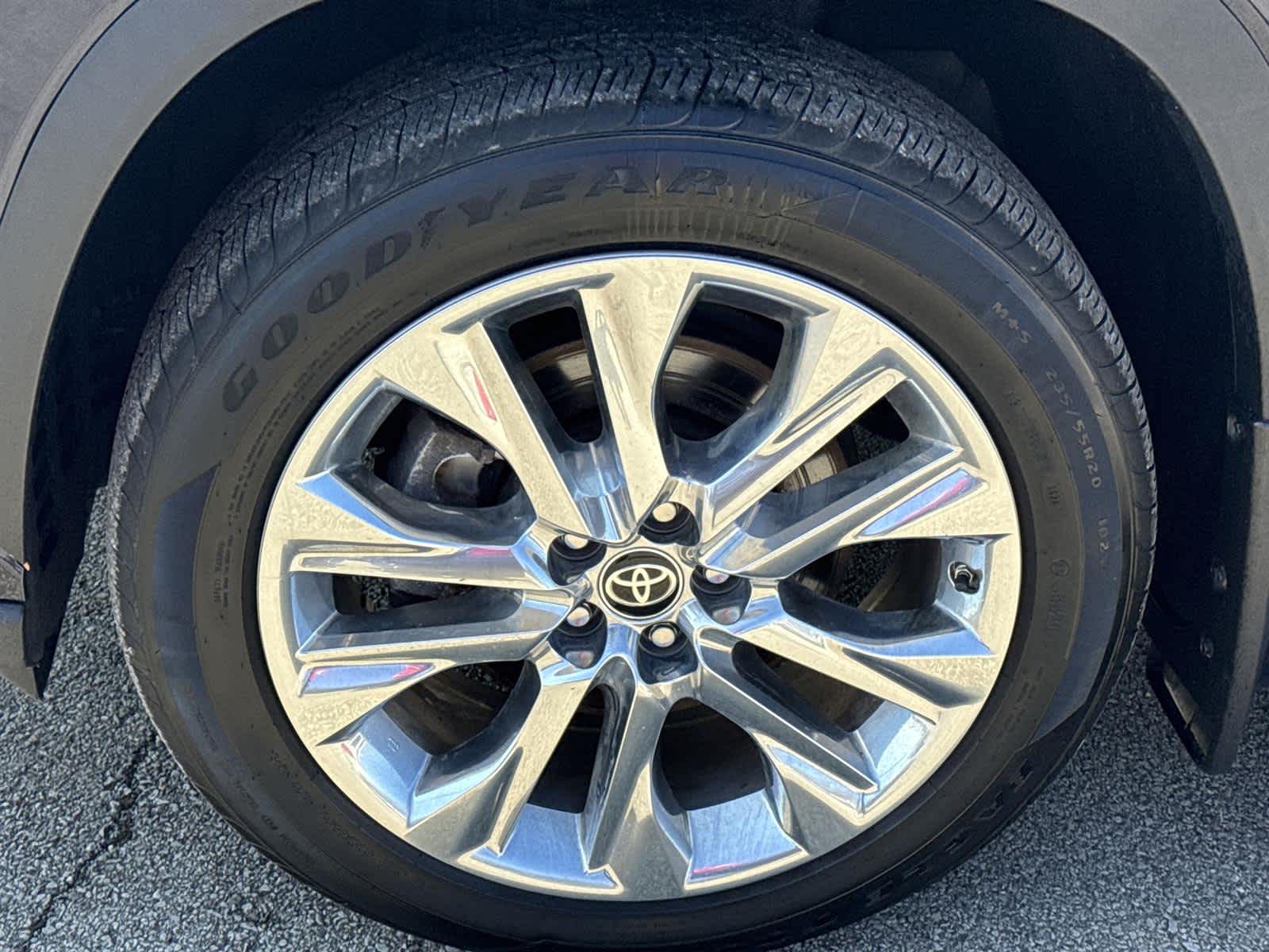 Thumbnail: 2023 Toyota Highlander - 10